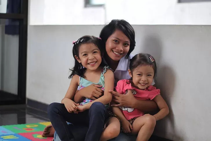 不止是付工资！在新加坡请女佣竟要好几万新币！这些费用省不了~