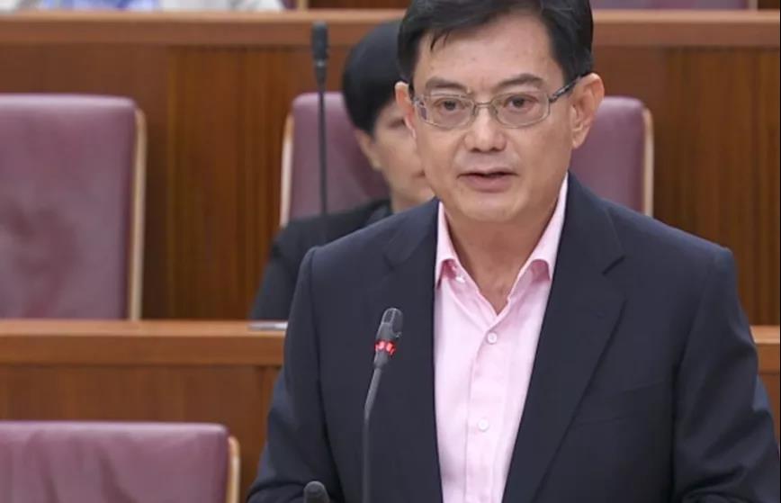 凭什么？同样的条件，这些人已经拿到新加坡PR！