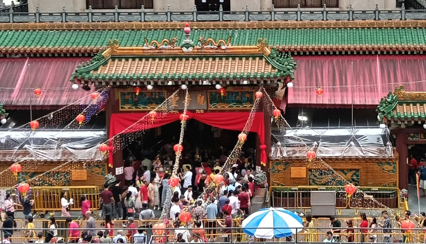 今年，新加坡挤爆了！金沙、观音堂、牛车水、滨海湾花园人山人海......