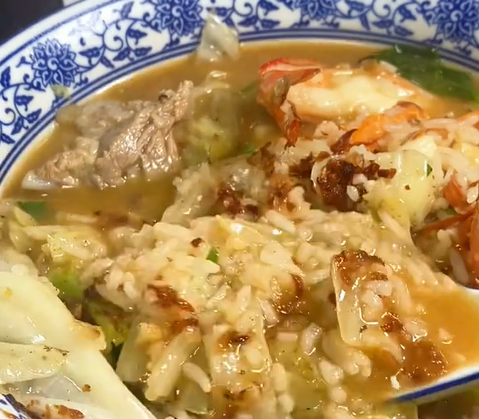 新加坡鲜到吞舌头的汤泡饭！ 连续4年得到米其林推介