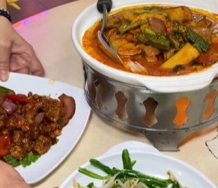 新加坡下馆子不到10块吃咖喱鱼头大餐~