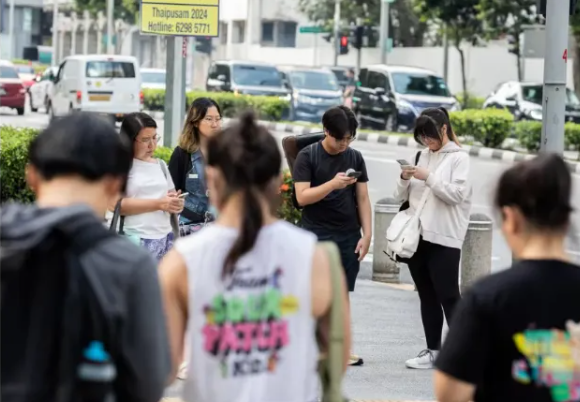 孤独、租房、无存款、单身狗，他们才是新加坡过得最挣扎的一群人！
