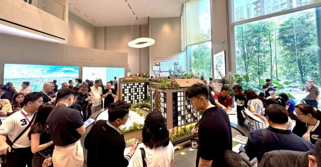 首周末3000人挤爆展厅！新加坡真没剩几个999年地契的好盘了…