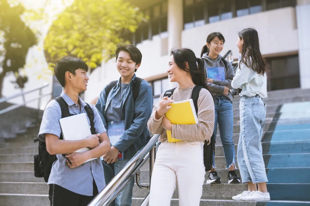 刚刚宣布！10月开始，新加坡大撒钱，帮这些人更快找到工作！职业紧缺清单曝光～