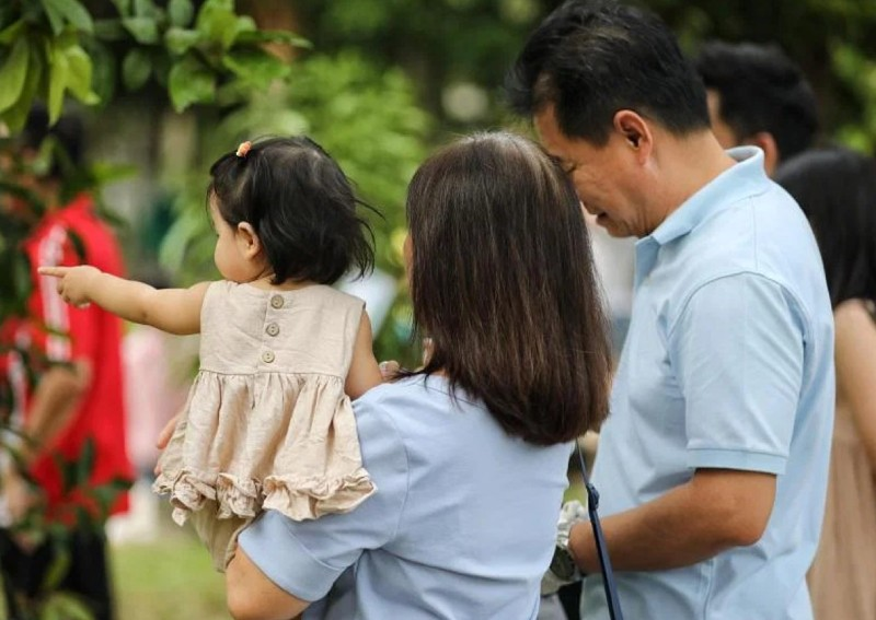 重磅！中国官宣生娃补贴，每人领10000元！新加坡养个娃需29万新币