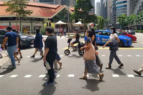 怕 AI 抢饭碗？担心照护父母丢工作？新加坡国会出招了！