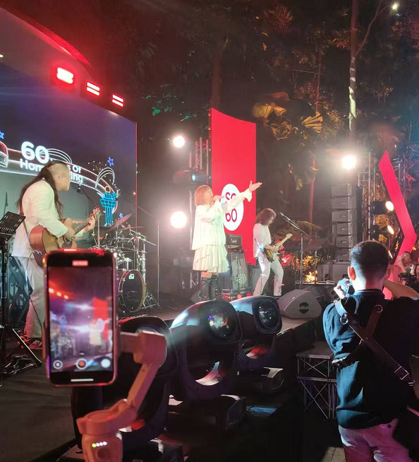 昨天，上千人涌入机场！看有孙燕姿的SG60演唱会！