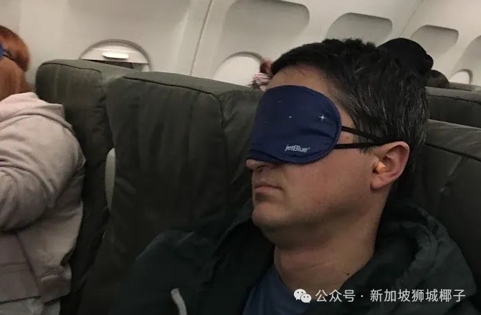 别浪费机票钱！新加坡空姐不会主动给的7样免费物品，大胆开口要~