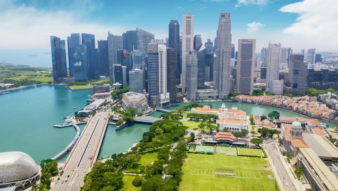 最新！新加坡楼市三个重磅信号！富豪狂撒770亿热钱购房、46年屋龄老组屋卖出天价、购房政策或即将松绑！