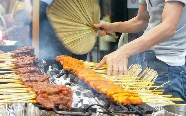 新加坡这间小贩中心太好吃了！多间老字号摊位米其林认证，20新吃到扶墙出~