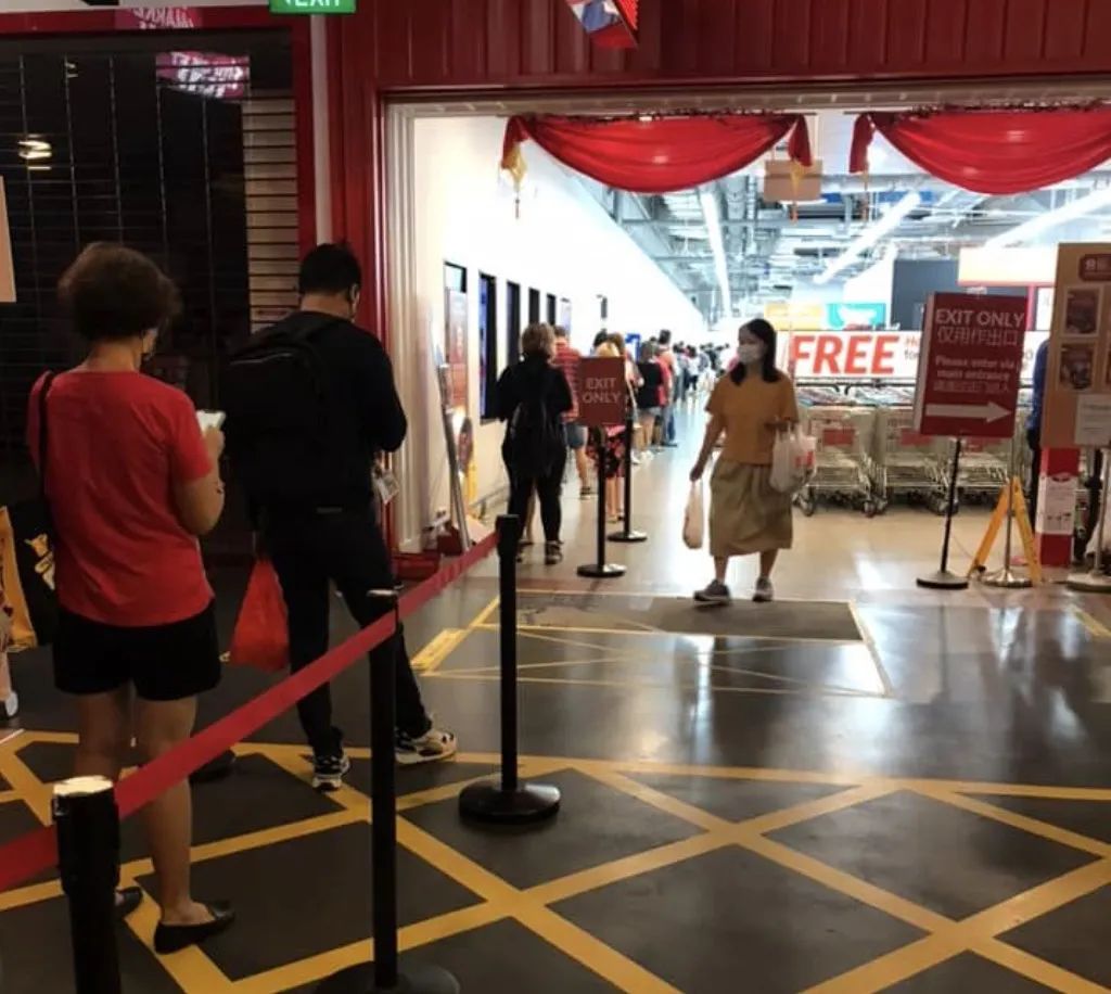 10505例！8人平分1900万新币！新加坡全民疯狂买彩票、铺满整个房间！他连中头奖+二奖,