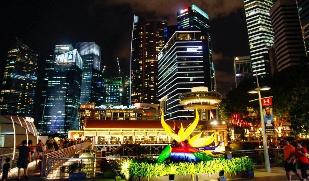 新加坡旅遊】新加坡自由行十大夜間景點攻略懶人包｜新加坡夜景懶人包、一日遊路線推薦（2025更新） - 吃吃旅行｜Yen的邊走邊說